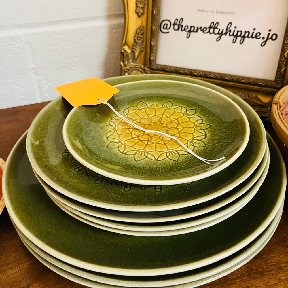 Carefree Vintage Plate Set